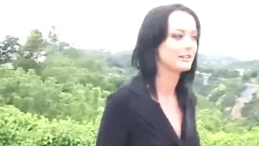 Melissa lauren siyah saçıyla kanepede sikişiyor