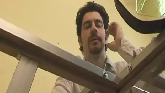 Şaplak atılan sarışın Fransız bebek götünü sert siktiriyor