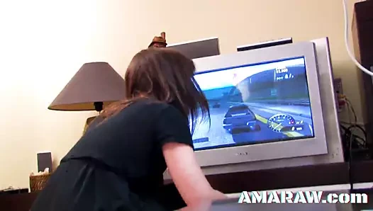 Sarışın shana ruhu bir üçlü bir bez bebek olarak kullanılan