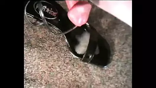 Vintage serisi : karısının siyah bilek kayışlı sandaletleri