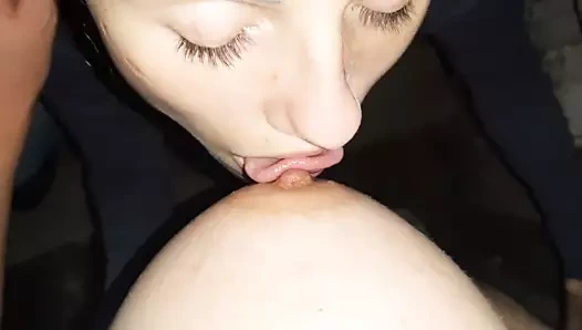 Komşu terk edilmiş bir tuvalette cunnilingus var