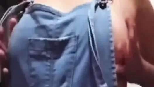 Kolombiyalı kadın kraliyet ev banyosunda mastürbasyon yapıyor