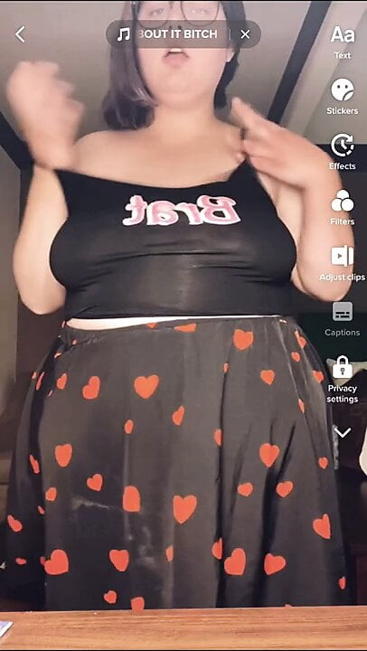 Azgın iri güzel kadın sürtük çıplak ve mastürbasyon yapıyor tiktok derlemesi