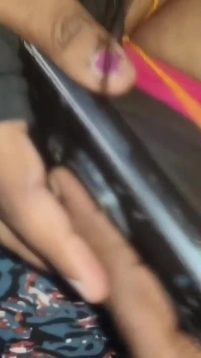Tamil evli kadın seks videosu izlerken kocasının erkek kardeşiyle aldatıyor. | Klip 1