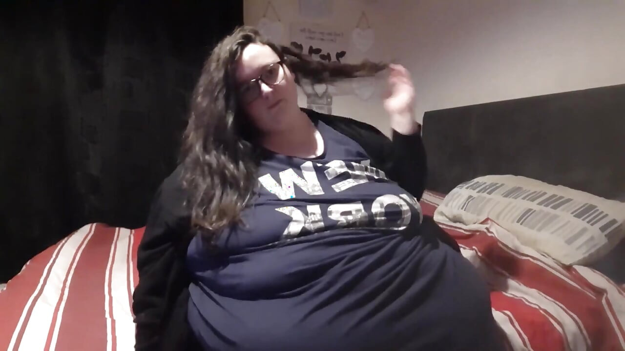 Ssbbw çıplak tanrıça domaltarak göbek oyunu