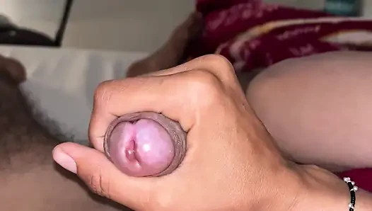 Azgın desi üvey kız kardeş dün geceki edepsiz seks hikayesini erkek arkadaşıyla paylaşıyor