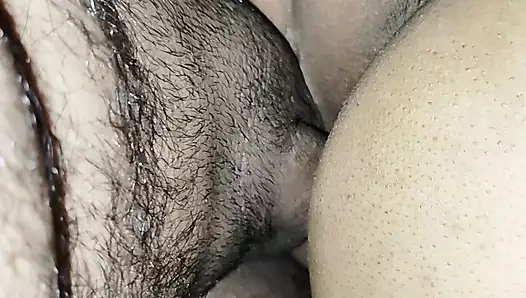 Prachi ile yatak odasında eğlence