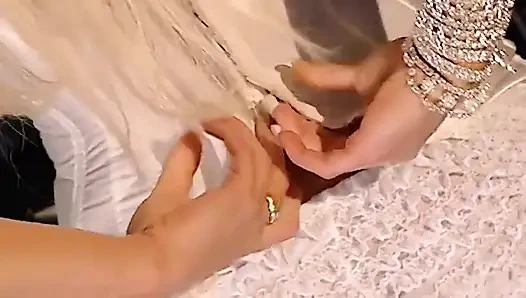 Kütüphanede Striptiz Eğlencesi