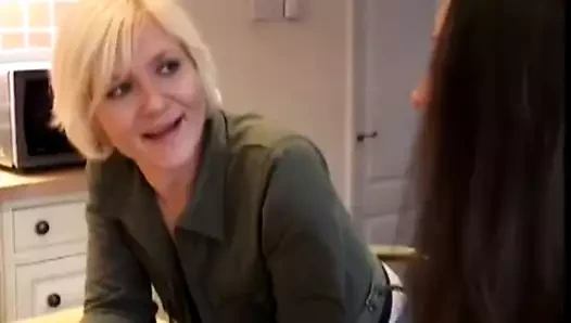 dildo seven ev kadınları sahne 2