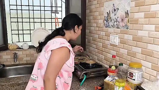 Dehradun'daki güzellik pembe amcıkta bolca sikişiyor büyük yarak emiyor