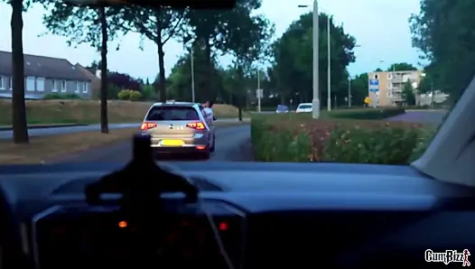 2 ateşli Hollandalı sarışın herkesin içinde seks yapıyor