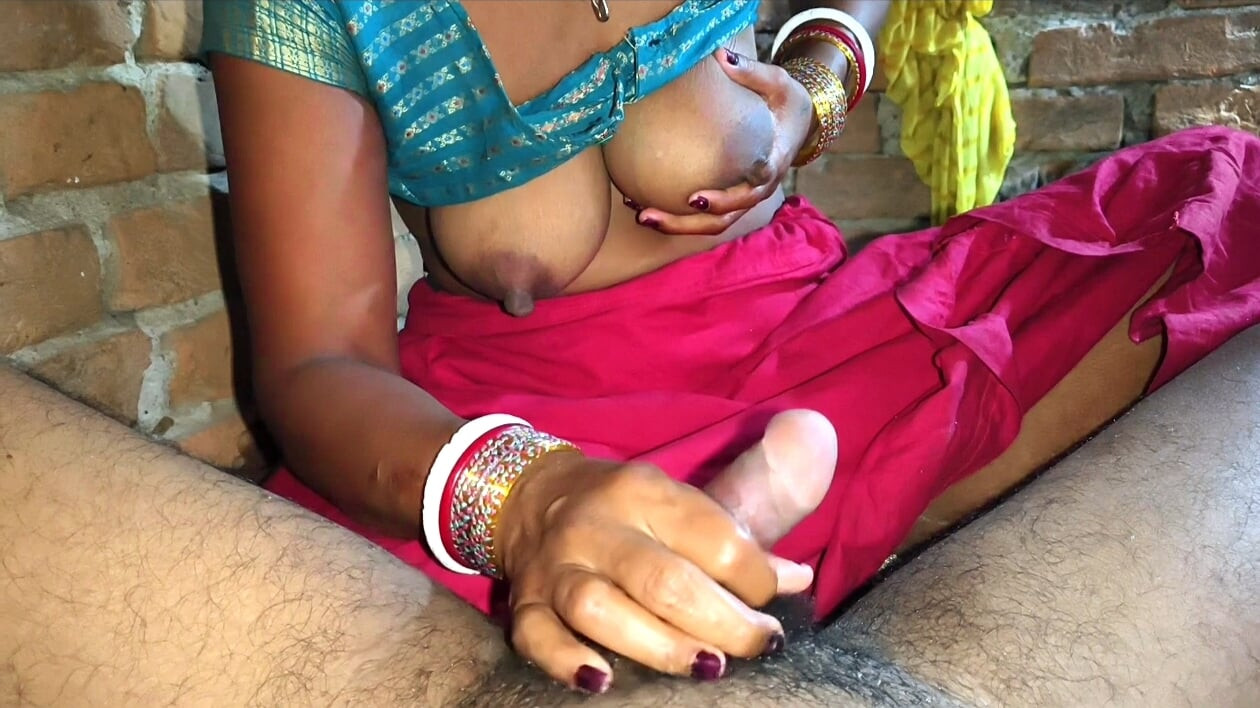 Indian desi village Suman bhabhi ne bhaiya ke lund pe boobs se doodh nikal kar muth mari aur apne chut me kala lund se chudai karwayi