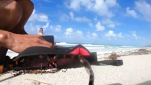 Plajda sikişiyor. Darcy Dark