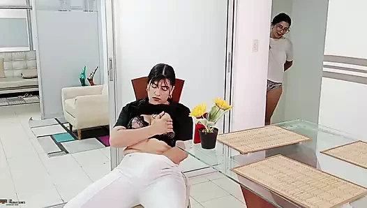 Güzel latin lezbiyenler evde yalnızken amlarını yalıyor - ispanyolca porno