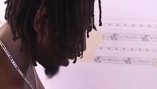 Siyah tombul amcıkta büyük zenci yarağı