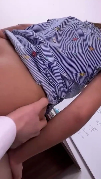 Üvey erkek kardeşim ihtiyacı olan tek şey benmiş gibi beni sikiyor | Klip 1