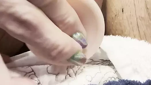 Büyük sulu klitoris mastürbasyon orgazmı için pompalanıyor