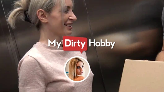 Mydirtyhobby - kurye sarışın güzel müşterisini sikiyor