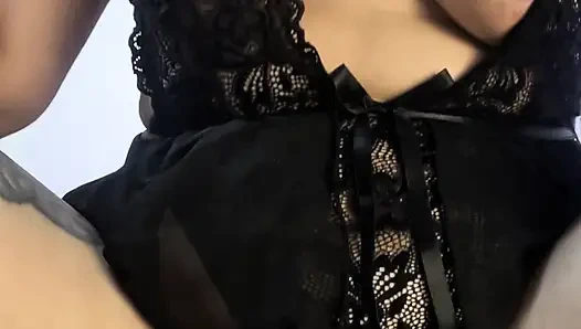 Pee drips down pussy while she rides rougher every second