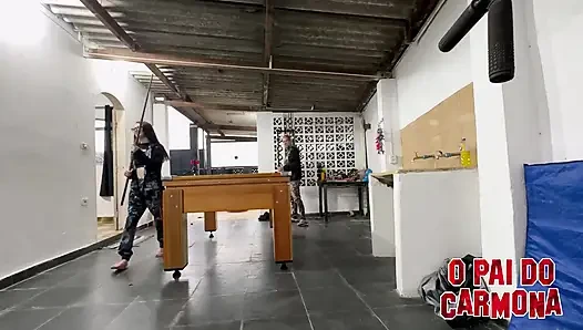 Kötü Melli'yi çıplak bırakmak bilardo oynamak