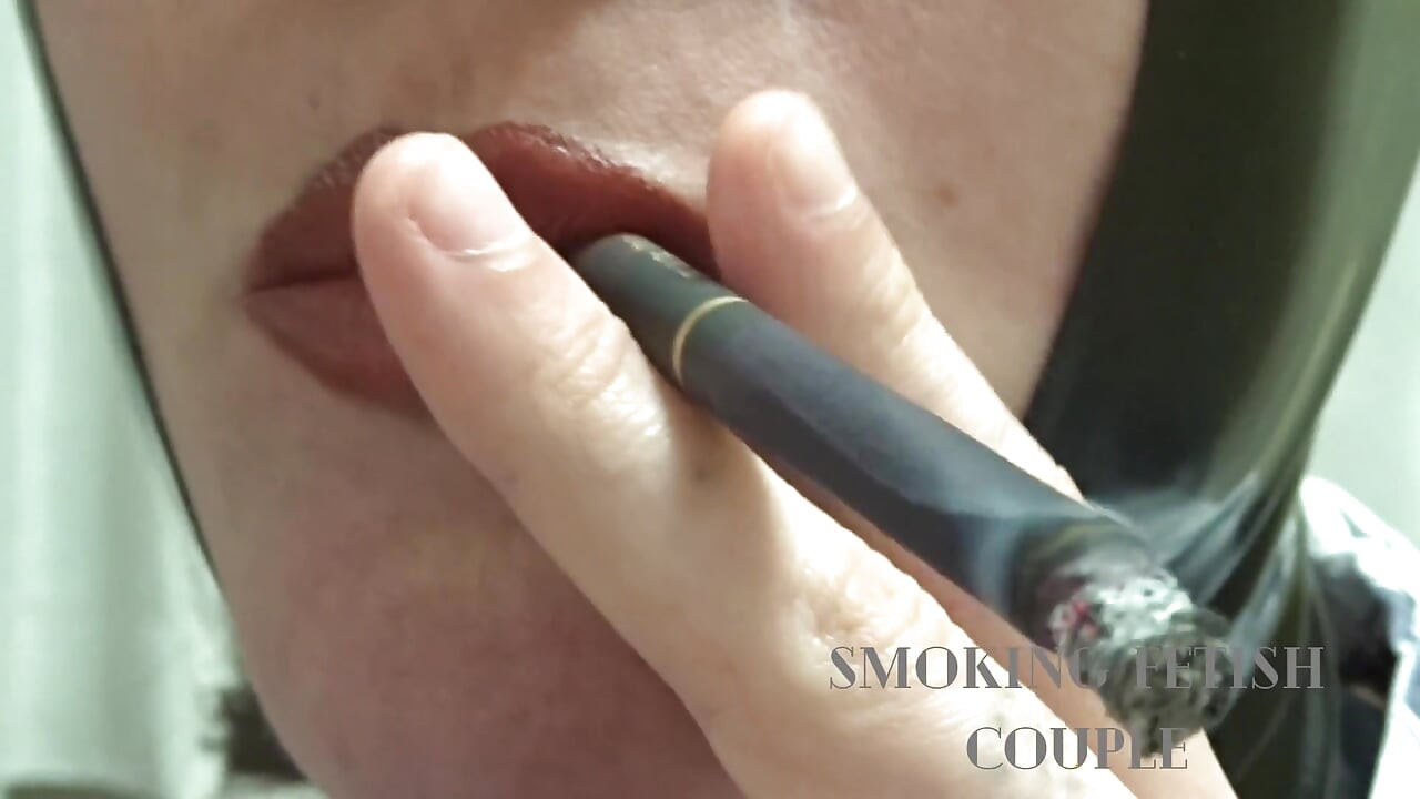 Solo Smoking - What does smoking fetishists do in their intimacy?