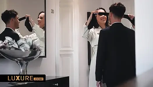 Anita Gezgin'in gözleri bağlı sürprizi