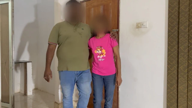 Sri Lankalı tombul adam otel odasında 46 yaşlı zayıf orta yaşlı seksi kadınla seks yapıyor