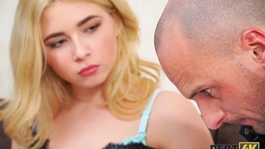 Borç4k. kıvırcık saçlı büyüleyici sarışın borç tahsildarı tarafından becerdin