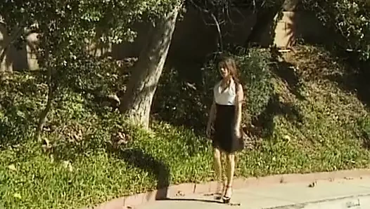 Ateşli Alman kadın arka bahçede anal sikişmeye bayılıyor