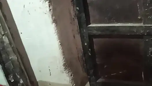 Jija ne  sali ko pela   room' ke andar