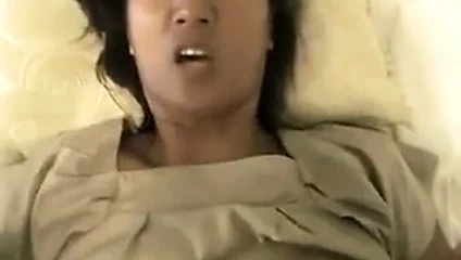 Olgun oryantal kadın dövülerek sert içinde misyoner