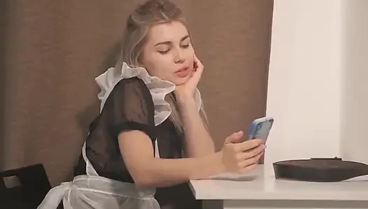 Üvey üvey baba üvey kızını cezalandırıyor