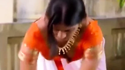 Chuchi dhikhati Bhabhi