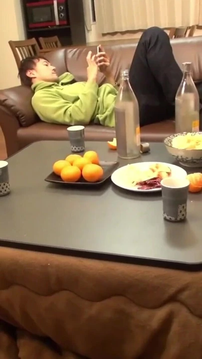 Kotatsu'dayken iç çamaşırlarını istediğin kadar görebileceğin yeni bir keşif! 2 | Klip 1