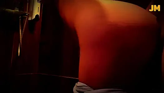 Oun Kitty asked me to have sex in the bathroom and turned off the light She suck my penis like she was eating ice (02 April 26)