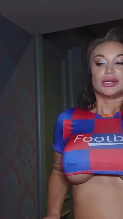 Futbol amigo kız öğretmeninden anal seks yapıyor ve göğüslerine boşalmayla bitiyor
