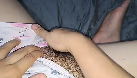 Üvey kızım amına mastürbasyon yapmama izin veriyor