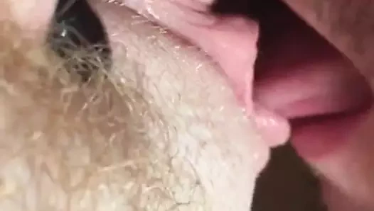 Kızıl saçlımın lezzetli amını yalamak ve klitorisini emmek