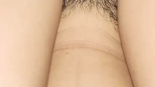 Genç üvey kız kardeş her zaman flört ediyor