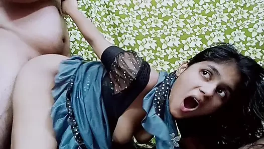 Hintli kız evlenmeden önce sevgilisi tarafından sikiliyor