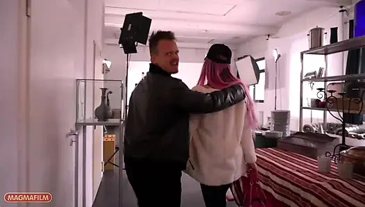 Renkli uzun saç ve çılgın kalın dudaklar