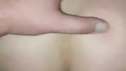 Linda'nın amı arkadan dövülmüş oluyor