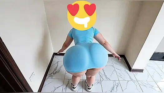 Büyük götlü kadın nazikçe hareket ettiriyor