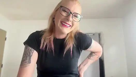 Oda arkadaşı çiş ve tükürme eğlencesi