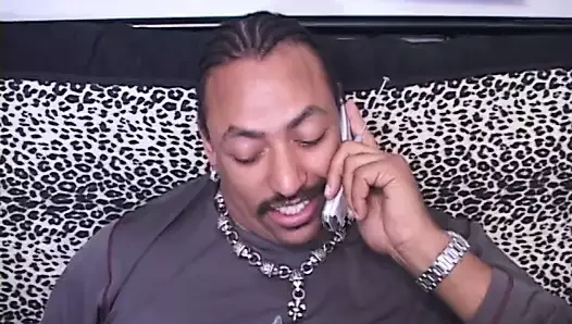 Çikolatalı bebek çılgınca seks yapmayı ve sonsuz yarak emmeyi seviyor