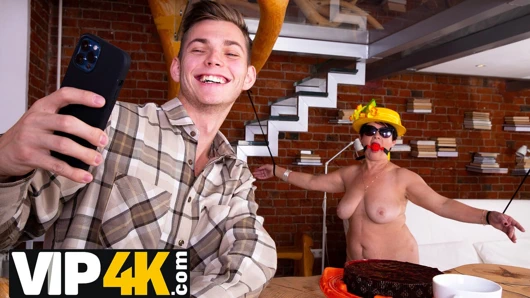 SHAME4K. Arkadaşlarının üvey oğlu tarafından sunulan orgazm olgun bayanı yüksek sesle inletiyor