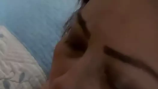 Taylandlı sürtük yarak emiyor