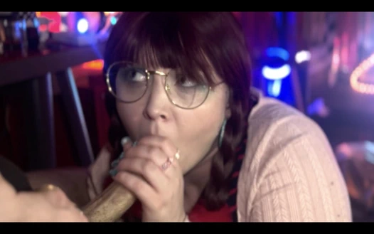 Komşuyla porno izledim ve ona ilk saksomu çektim