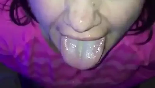 tombul bebek büyük bir cumload alarak - pov