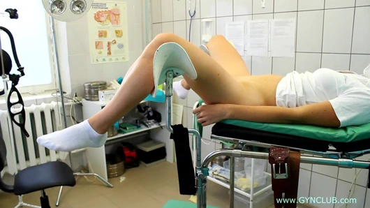 Jinekolog sandalyesinde tam jinekolog orgazm